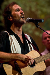 Barry performing at Dan Fogelberg Tribute Concert
