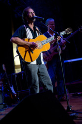 Barry performing at Dan Fogelberg Tribute Concert